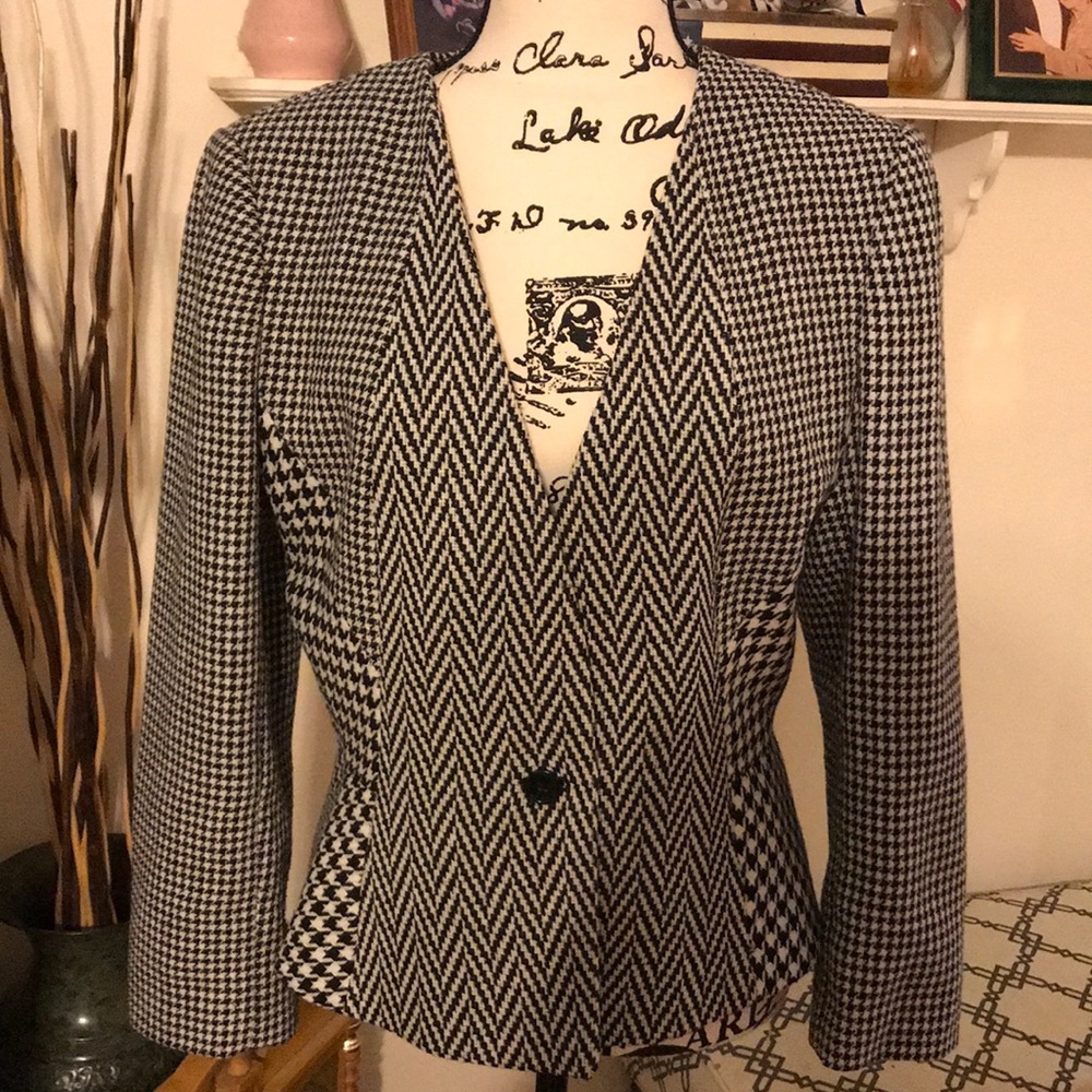 Ann Taylor striking wool blend one button blazer